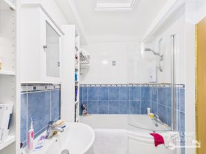 Ensuite- click for photo gallery